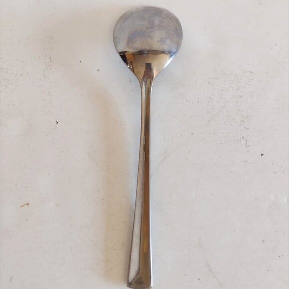 Reed & Barton Stainless Steel Rebacraft Korea Crest Pattern Soup Spoon - Picture 2 of 5